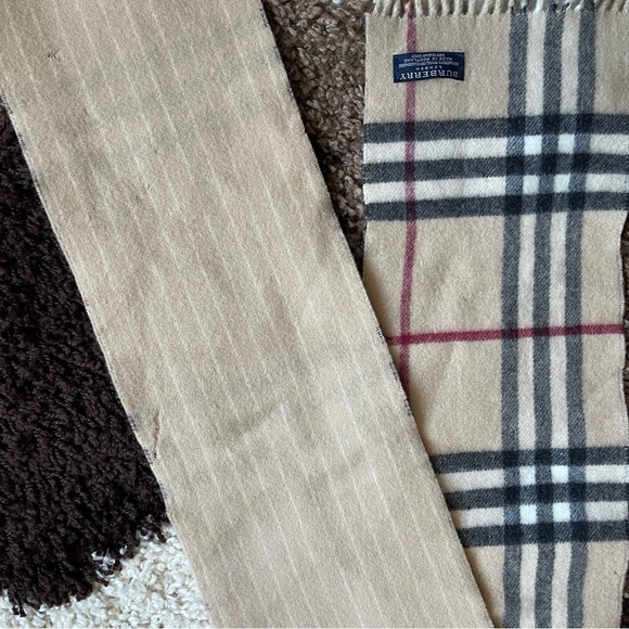 Burberry Cashmere/Wool Classic Check Scarf - Picture 8 of 8